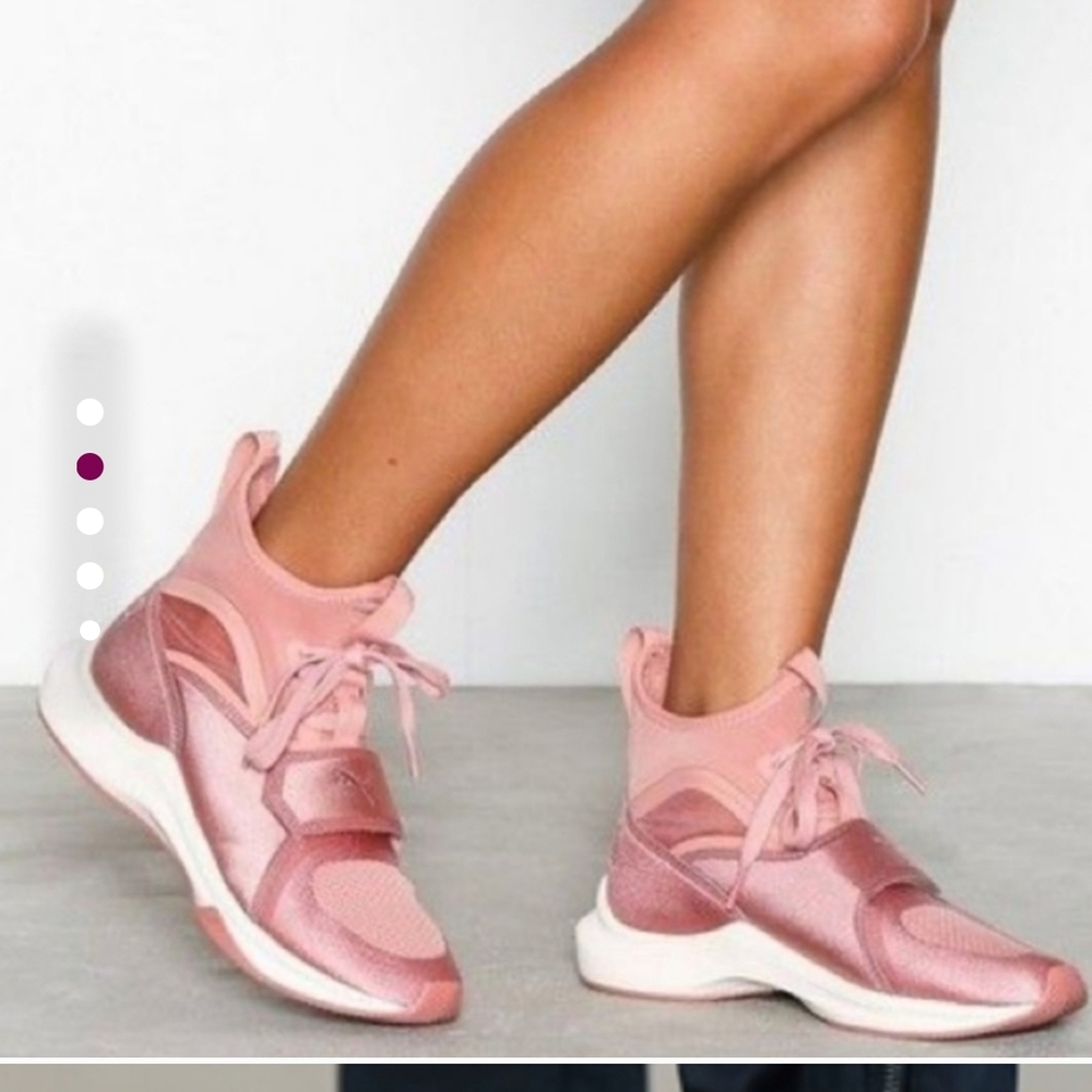 Puma Pink Sneakers Sleek Design Athletic‎ Comfort